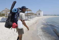 Tunisia anti-litter activist takes up 300-km, 30-beach challenge