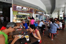 Singapore defends UN bid for street food honor