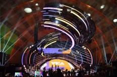 Music world mourns Aretha Franklin at MTV video awards