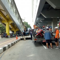 Asian Games: Motorcyclists still park in no-parking zone at Jakabaring