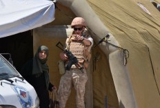 Russia 'reinforcing military presence off Syria'