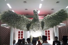 West Jakarta flower sellers' Garuda statue breaks record