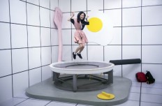 Shanghai exhibit draws egg-lovers and selfie-takers