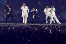 Show 'em how it's done: Jokowi teaches Super Junior new moves