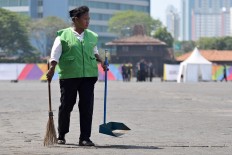 A cleaner does her routine at JIEXpo Kemayoran in Jakarta. JP/Wendra Ajistyatama
