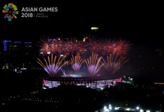 Fireworks explode over the Gelora Bung Karno Stadium during the opening ceremony of the 2018 Asian Games in Jakarta on Saturday, August.18. JP/ Wendra Ajistyatama 