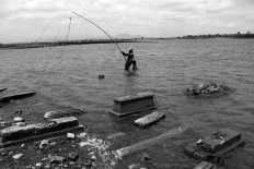 A villager fishes in the dam. JP/Maksum Nur Fauzan
