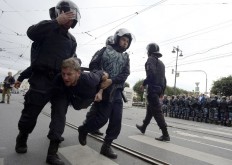 Hundreds of protesters arrested on Russian polling day