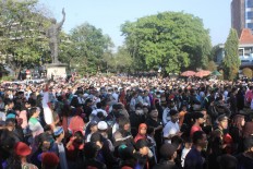 Thousands join anti-Jokowi walk in Surakarta