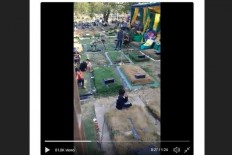 East Jakarta graveyard turned into 'dangdut' party venue 