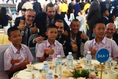 Thai cave survivors train with Galaxy, Ibrahimovic