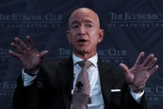 Bezos calls Trumps attacks on media 'dangerous'