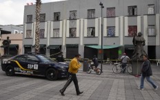 'Mariachi' gunmen kill five in Mexico City tourist plaza