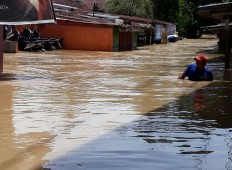 Thousands of homes flooded after heavy rains in North Sumatra