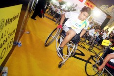 Inclusive race: A man in a wheelchair joins the 2018 Maybank Bali Marathon’s wheelchair category on Sept. 9 in Gianyar, Bali. As many as 52 disabled athletes took part in the category.