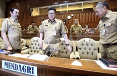 Local administrations can have meetings in hotels, but not at night, minister says