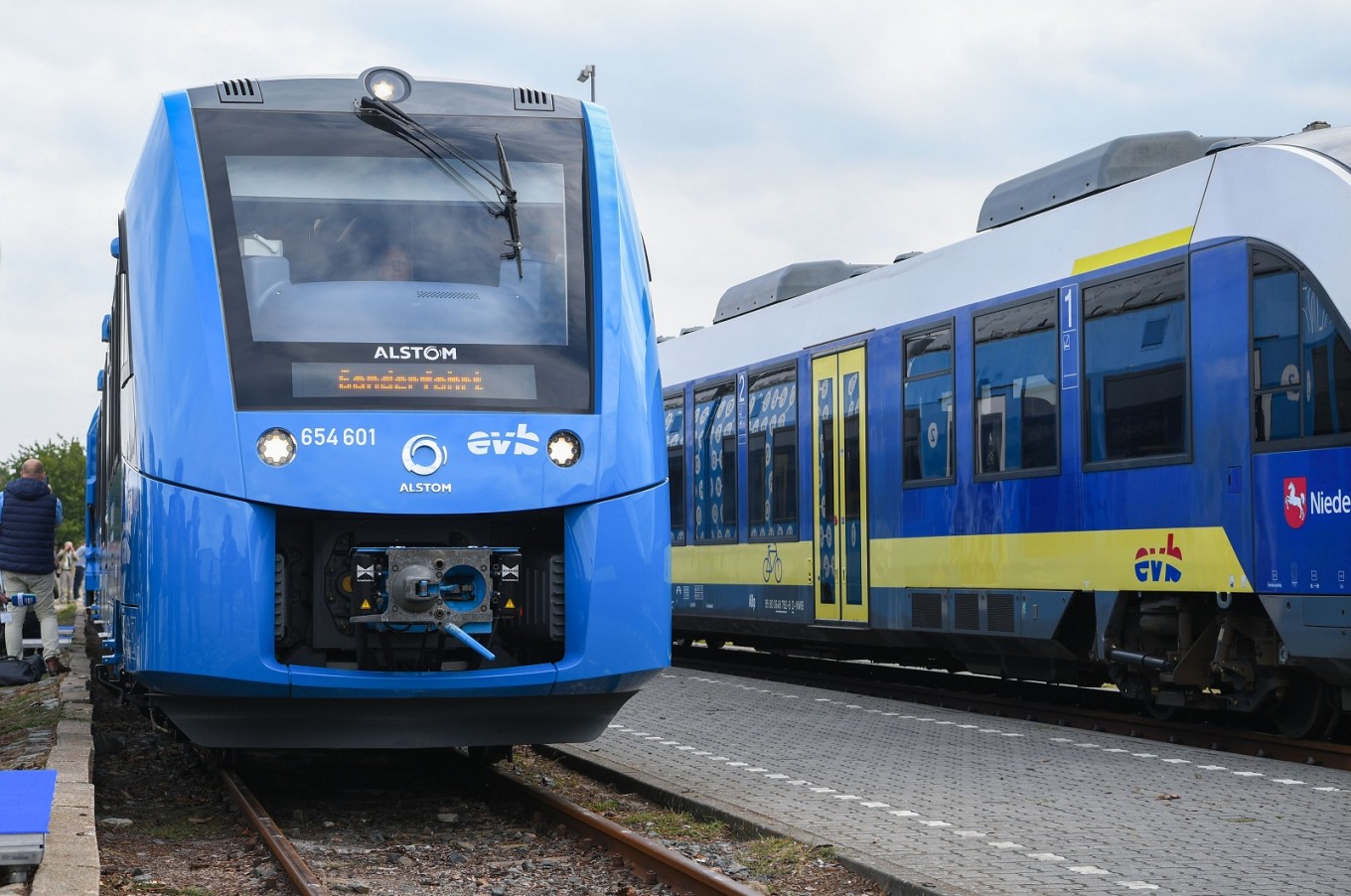 Germany Rolls Out World's First Hydrogen Train - Science & Tech - The ...