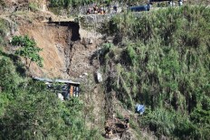 Six killed, dozens missing in new Philippine landslide