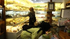 Bandung workshop offers food replica-making experience