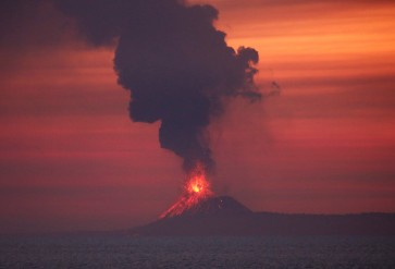 Mount Anak Krakatau erupts, ‘caution’ status maintained