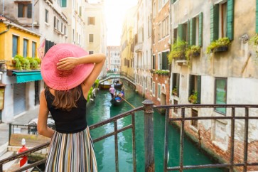 Venice to clamp down on tourists' behavior