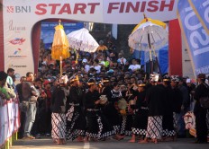 Annual Bromo Marathon enlivened with festival, jeep competition