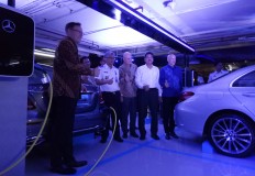 Mercedes-Benz unveils charging stations at Plaza Indonesia 