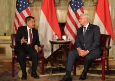Kalla meets with Pence to talk about trade, regional security