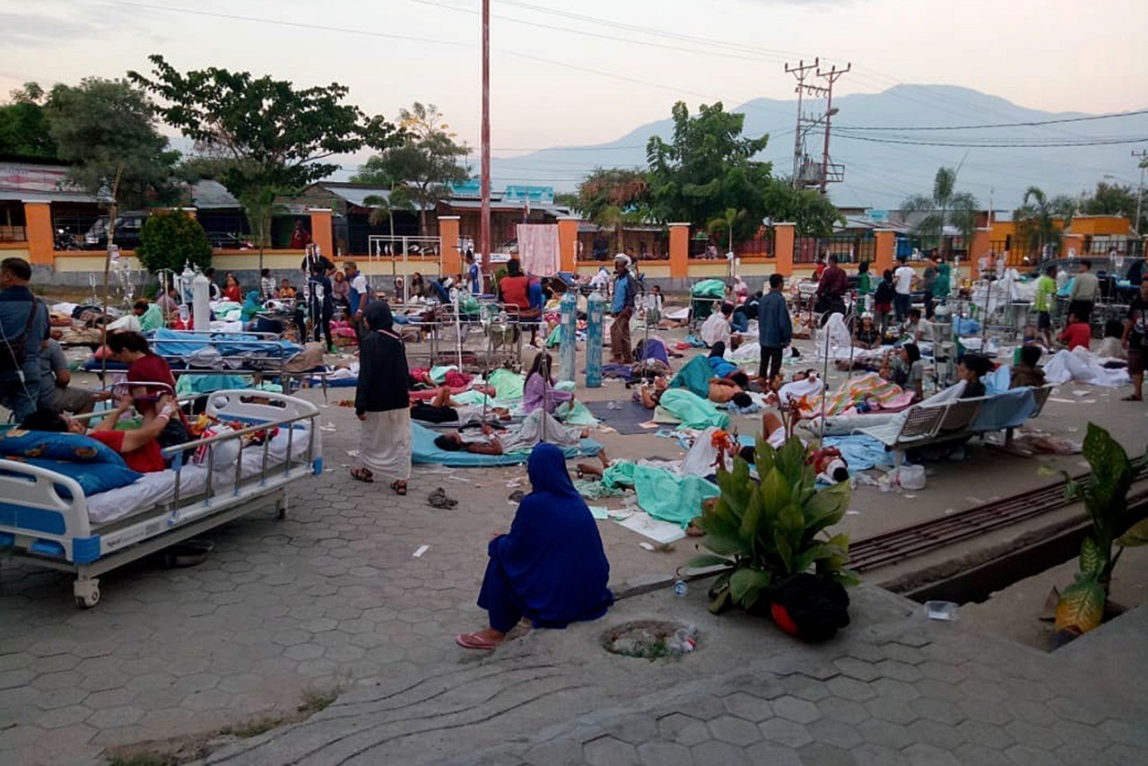 Govt scrambles to reach victims in Palu as airport, communications impaired