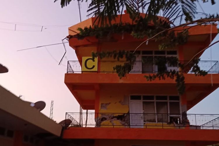 Palu air traffic controller dies after jumping off collapsing tower during Sulawesi quake