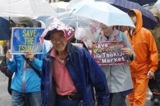 'Save Tsukiji': Protests as Tokyo fish market nears closure