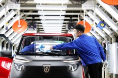 Electric cars, fewer cows in New Zealand's climate change plan