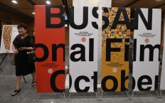 Busan film festival seeks 'reunion' after ferry tragedy row