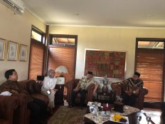 Jokowi's campaign team calls on Ratna to report assault to police