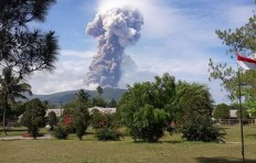 N. Sulawesi’s Mount Soputan erupts