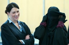 Canada: Islamic veil allowed in legal hearing