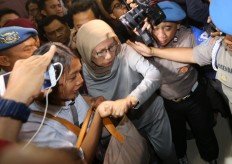 Indonesians find guilty pleasure in internet fights