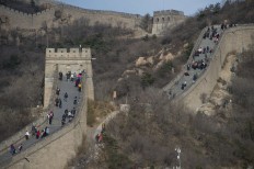 Beijing to close section of Great Wall, other tourist sites