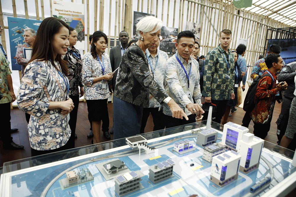 Funding support: International Monetery Fund managing director and chairwoman Christine Lagarde (center) visits the Indonesian Pavilion during the 2018 IMF-World Bank Group Annual Meetings in Nusa Dua, Bali. 
IMF estimates Indonsia’s GDP growth will remain stable at 5.2 percent in 2019 and 2020.
