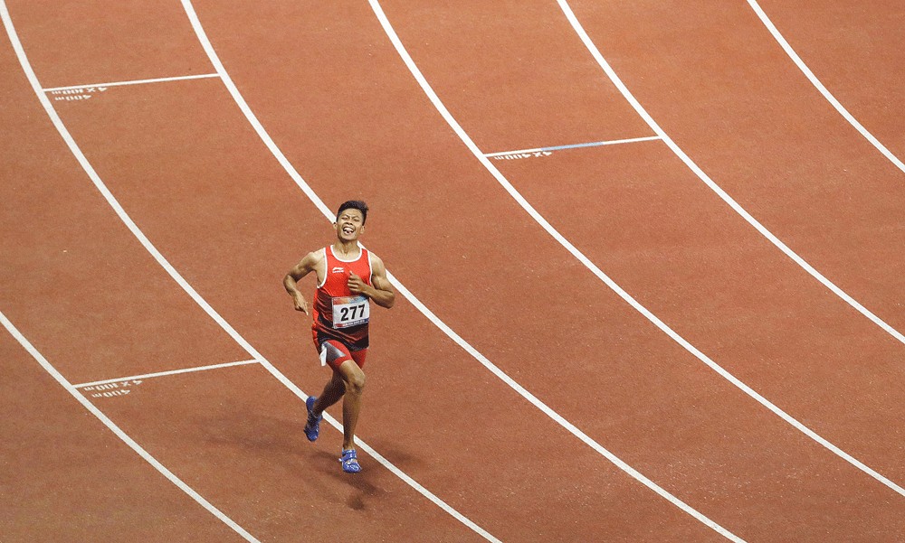 Happy face: Indonesia’s Sapto Yogo Purnomo celebrates after winning the men’s 100 meter T37 race at the Gelora Bung Karno sports complex in Senayan, Central Jakarta, on Tuesday. Sapto also broke the Asian record. 