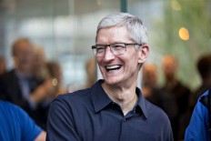 Apple's Cook visits world's hottest startup during Beijing trip