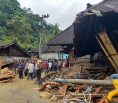 17 missing students in North Sumatra flood rescued