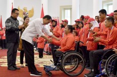 Jokowi hands out cash bonuses to Asian Para Games medalists