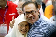 Anwar Ibrahim submits documents to king to show support to form new govt