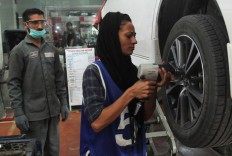 The female car mechanic driving change in patriarchal Pakistan