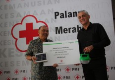 Schneider Electric donates 1,000 portable solar lamps to PMI for Palu