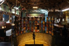 The small fountain that separates semi-outdoor area with indoor rooms at Inggil. People usually throw coins into the fountain. 