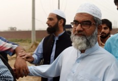 Pakistan hangs child killer after death sparked riots