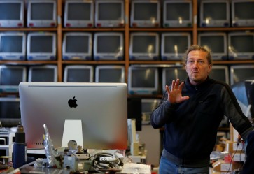 IT repairman seeks home for Apple collection, possibly world's largest