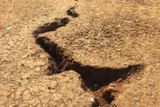 Land in Depok cracked after rain